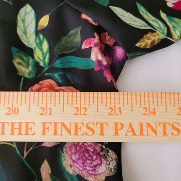 Chelsea & Theodore Womens Blouse Plus Size XXL Black Floral Print Crossover Hem - Picture 8 of 9